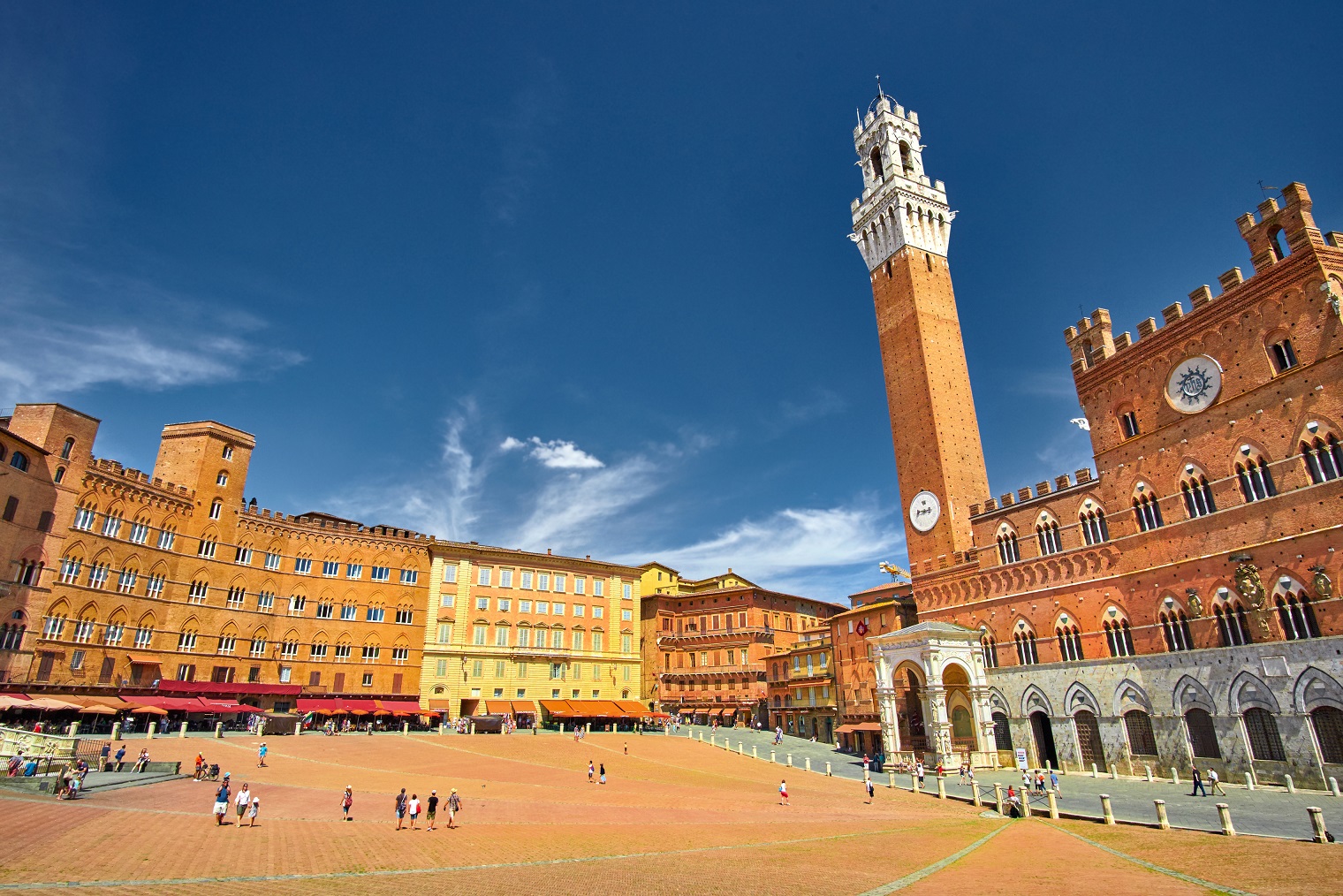 Siena, Piazza del Campo.jpg